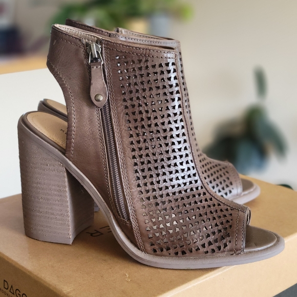 Kelsi Dagger shoes - Picture 3 of 7